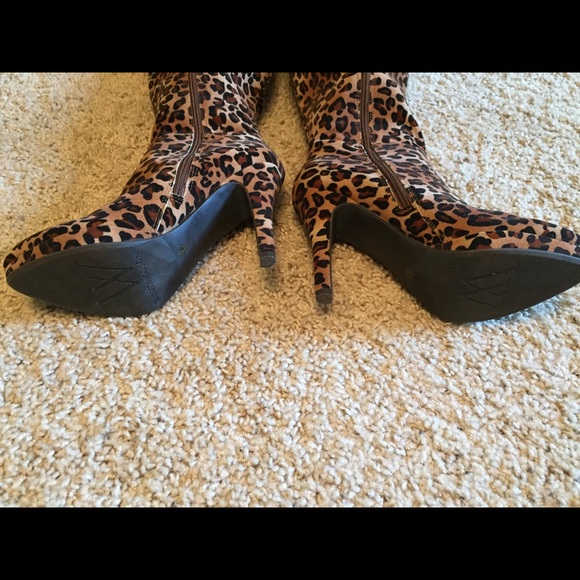 Leopard Ladies Boots - Picture 4 of 4